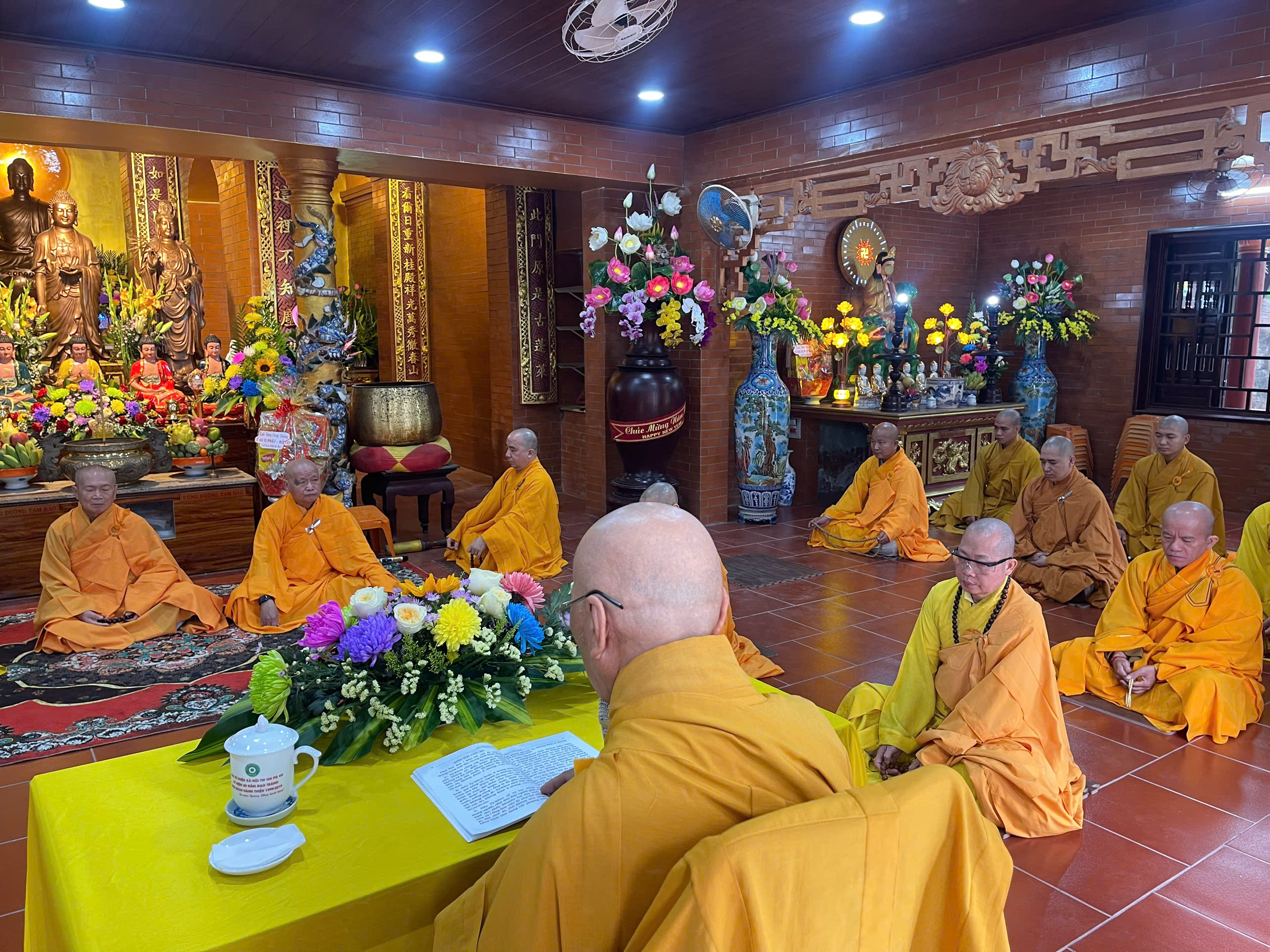 Quy Nhơn: Lễ Bố tát tụng giới định kỳ của chư Tăng trong thành phố.